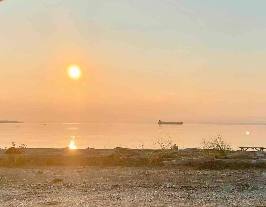 Sunrise Escape - Close To The Beach! Victoria Luaran gambar